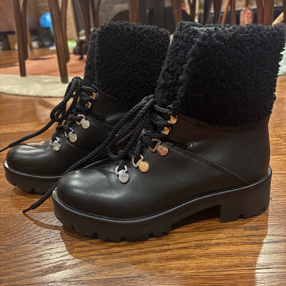Womenโs Black Faux-Shearling Lace-Up Winter Boots